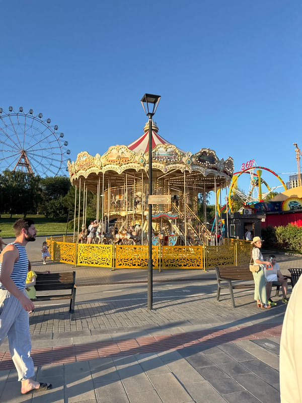 Sunny day out in Novosibirsk: riverfront, rides, and dinosaur costumes