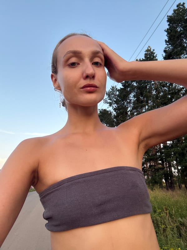 Quick outdoor photo session in rural Podshivalovo, Russia