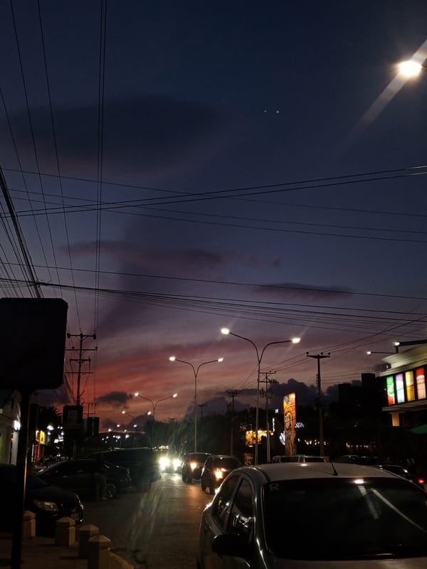 Twilight transition documented in Pampatar, Venezuela street scenes