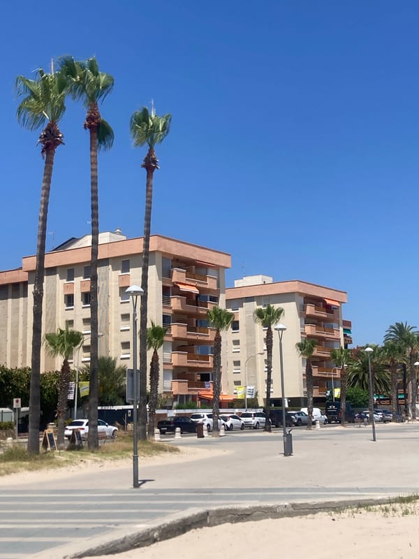 Afternoon in Torredembarra: beach, streets, and a Spar run