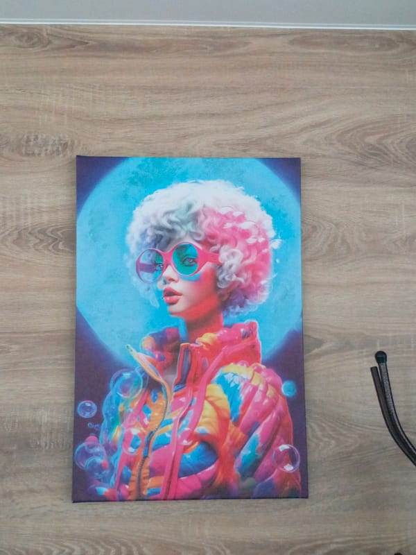 Art viewing and selfie moment documented in Noviy, Russia