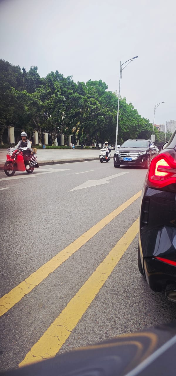 Morning traffic documented in Jiulongpo District, Chongqing