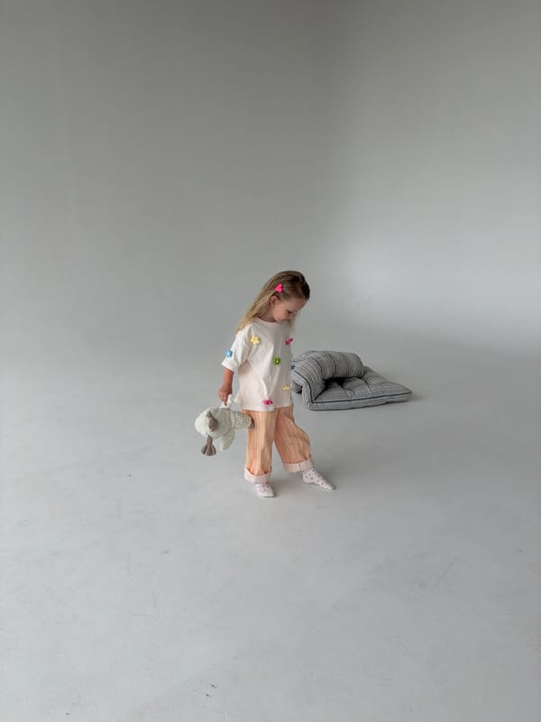 Child photo session captured in Saratov studio space
