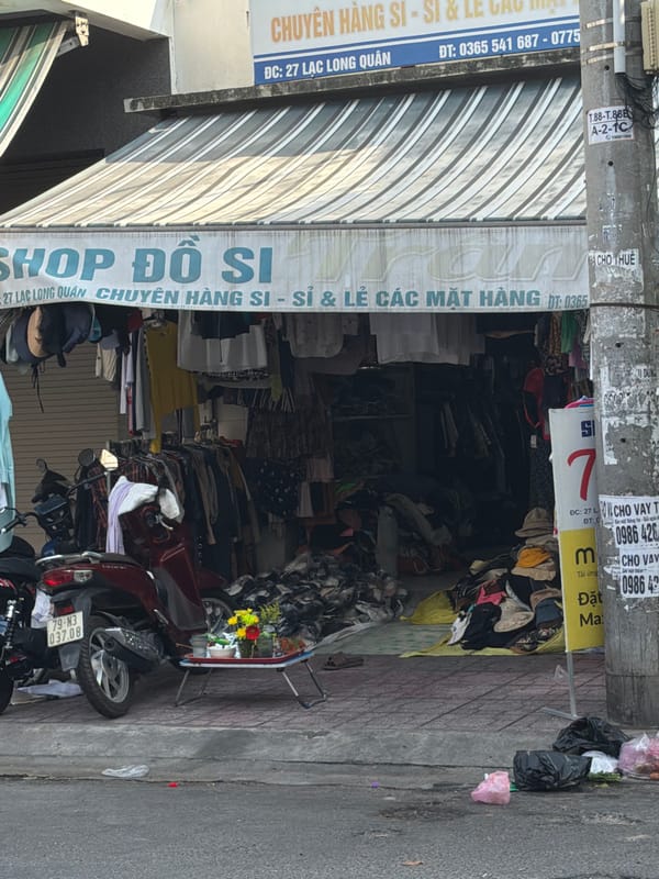 Morning street life in Nha Trang's Ward neighborhood