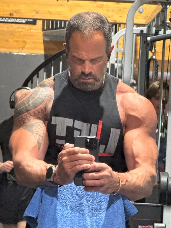 Man Takes Gym Selfies in Jemelle Belgium