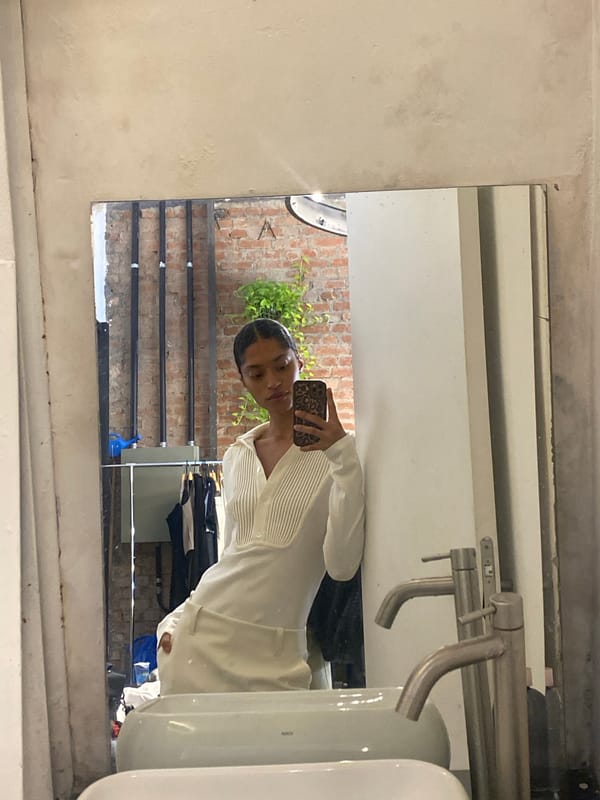 Person takes mirror selfie in São Paulo clothing store