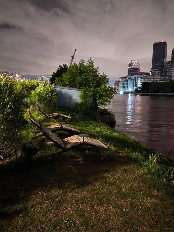 Evening stroll documented through Moscow's parks and streets
