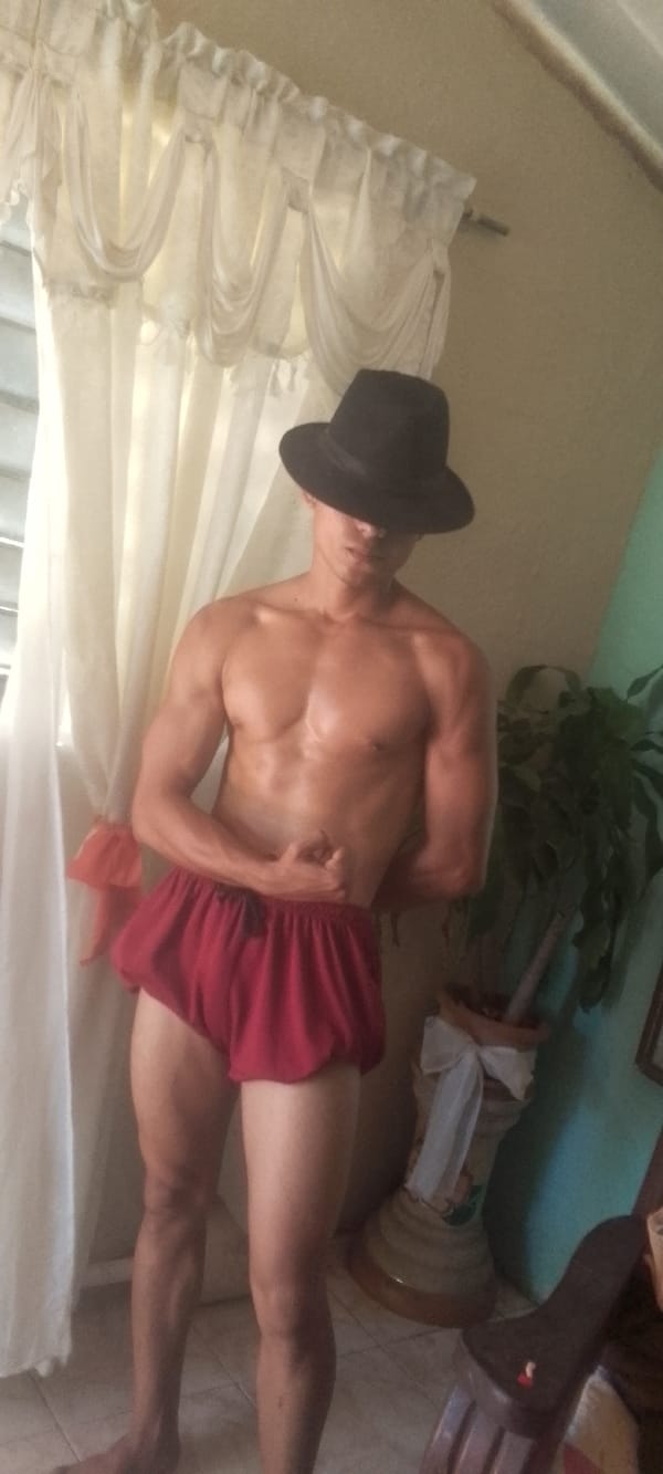 Fitness Photo Session Documented in Juan Griego Home