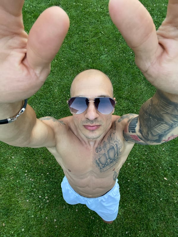 Tattooed workout poses and chill grass hangout in Pleven