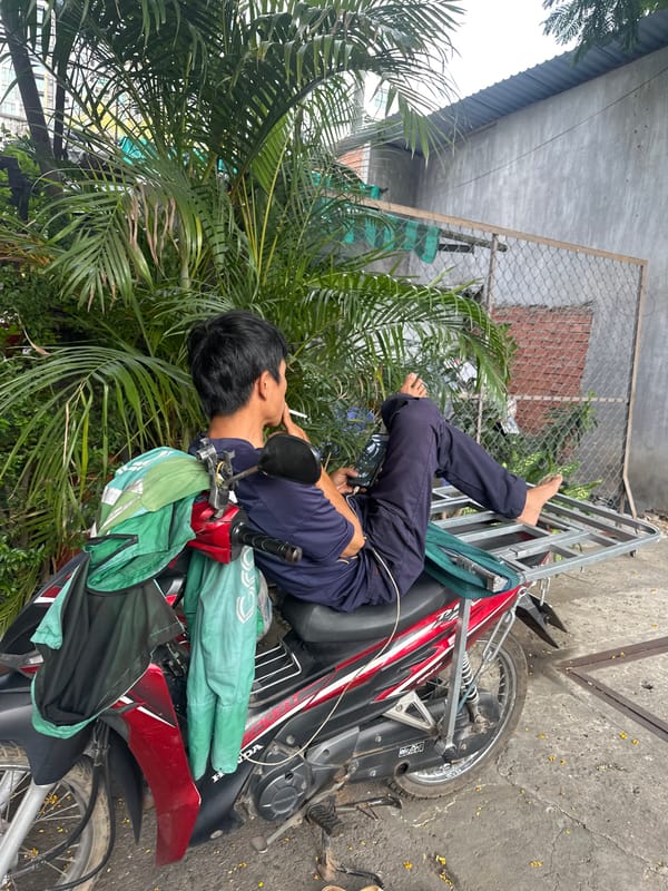 Morning urban scenes documented across Ho Chi Minh City