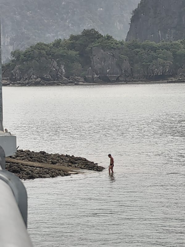 Morning street scenes documented in Hong Gai Ward, Vietnam