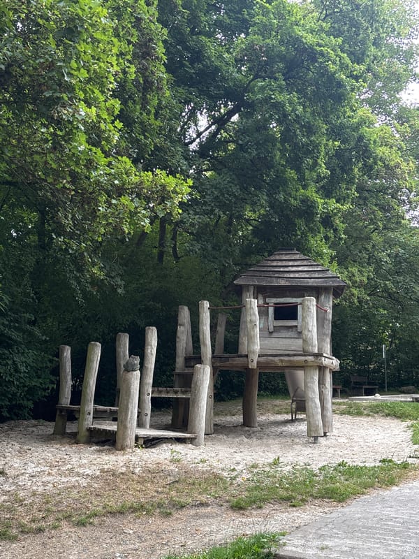 Afternoon stroll through a Göttingen park and playground