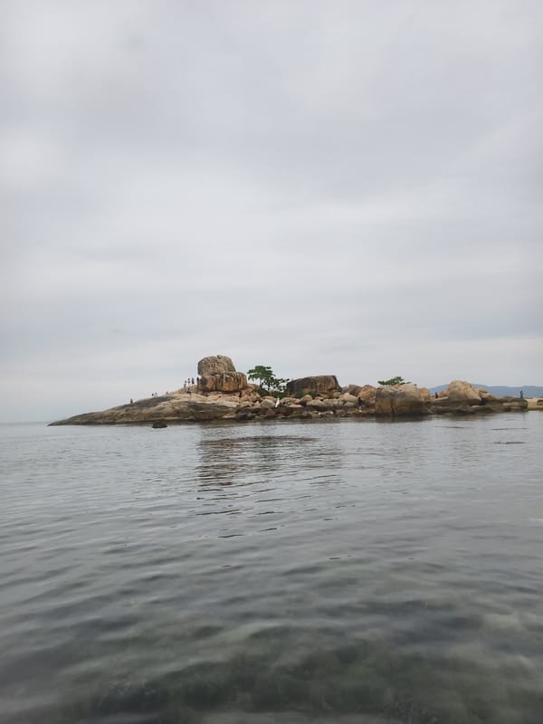 Coastal recreation scenes documented in Nha Trang waters