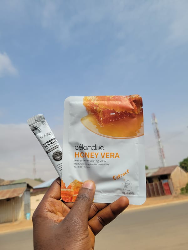 Nigerian Market Life: Street Vendors and Daily Commerce