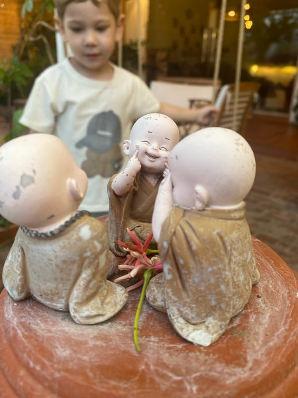 Everyday moments captured across Vietnamese neighborhoods during morning hours