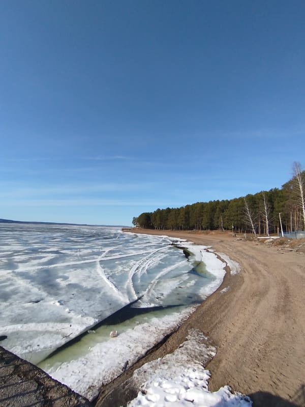 Spring day captured in Chaikovsky: couples, baby, changing seasons