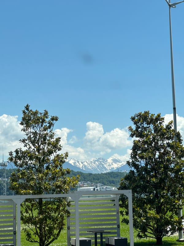 Clear sky photographed in Sirius, Russia shows camera sensor issue
