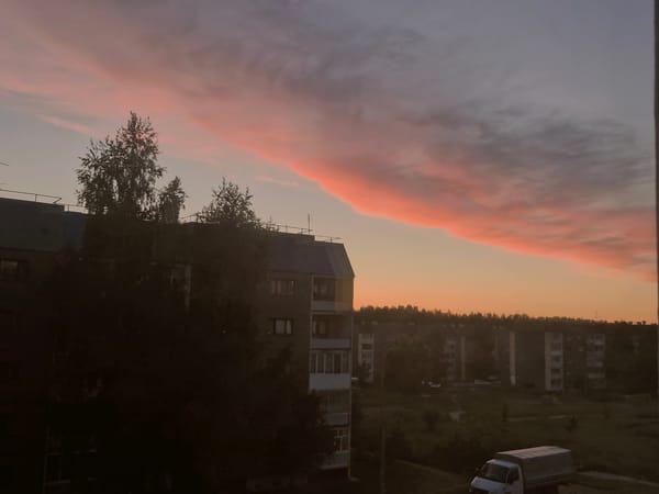 Horizontal cloud band observed during sunset over residential area