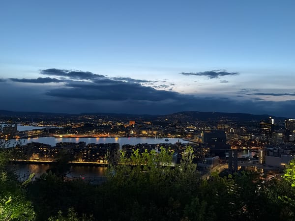 Evening observations of Oslo cityscape and outdoor sculpture documented