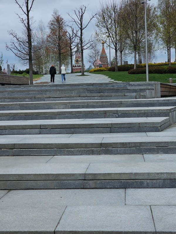 Morning tour of Moscow landmarks features Kremlin, parks, wildlife