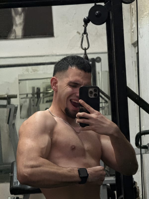 Man takes gym selfies, performs backflip in Shumen facility