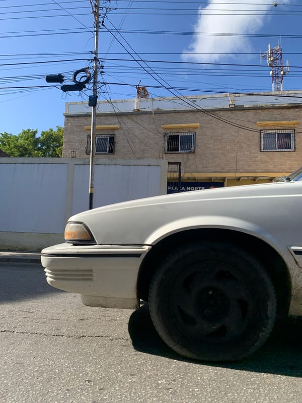 Witness documents ordinary evening life in Santa Ana, Venezuela