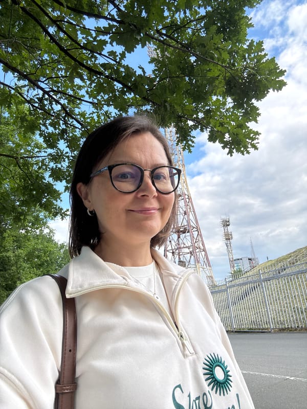 Cats on stairs and outdoor selfies in Izhevsk