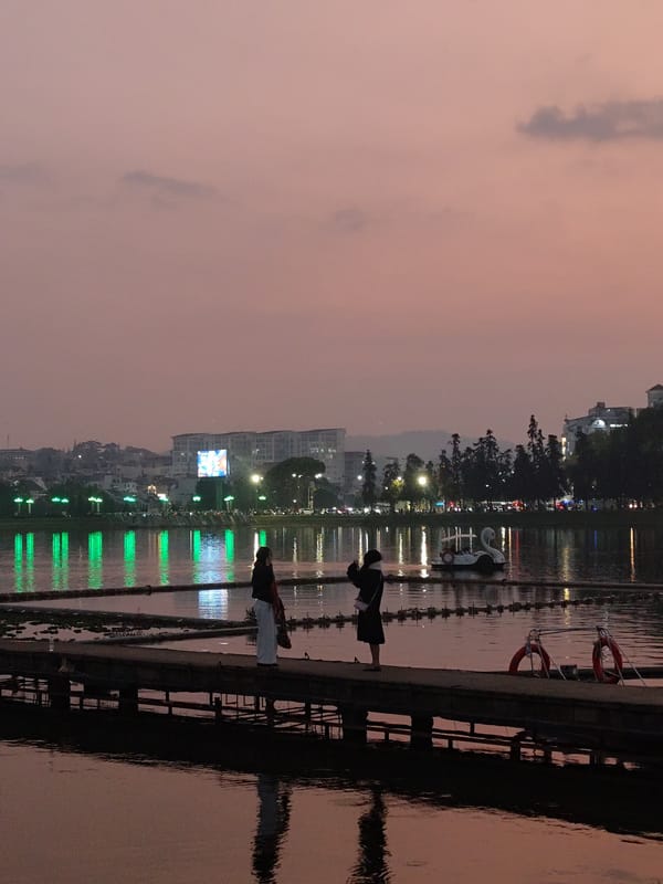 Evening lakeside activities and flower displays captured in Da Lat