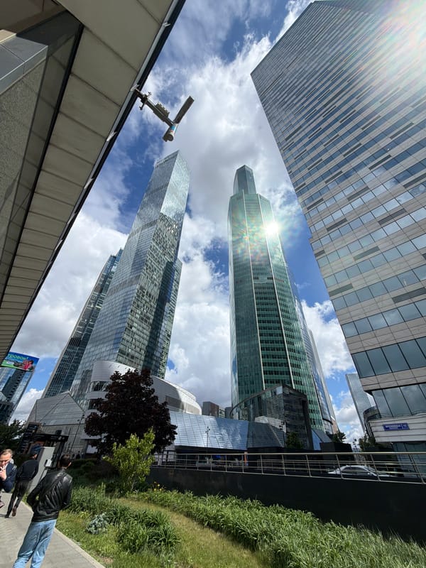 Moscow witness documents city views and resident activity