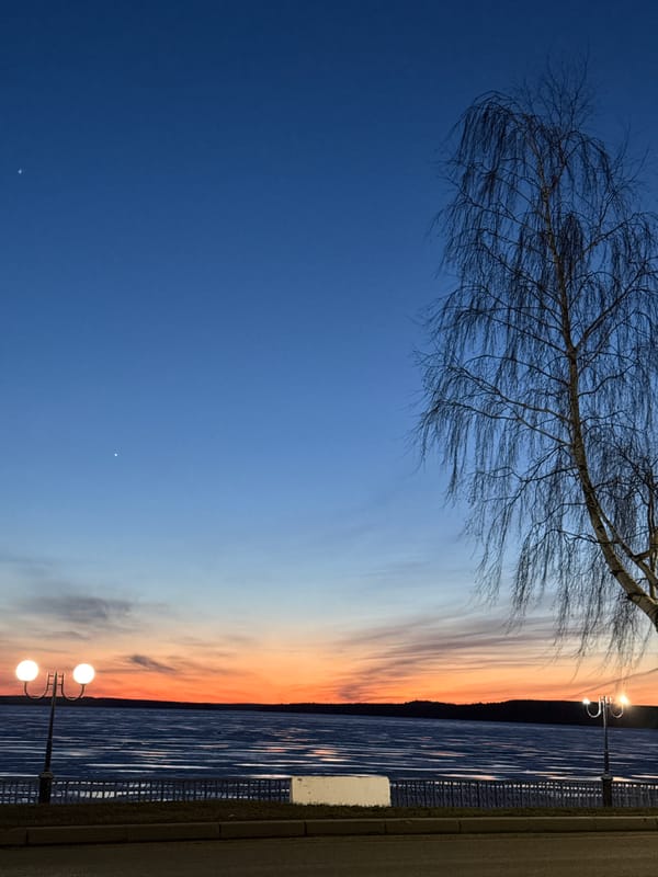 Sunset observed over Votkinsk Reservoir by multiple witnesses