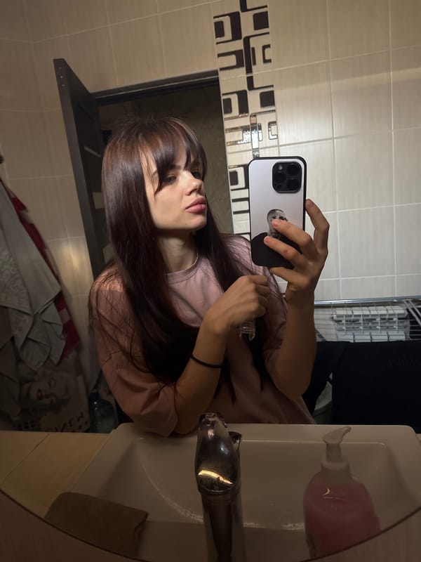 Woman documents morning routine through selfies in Rostov-on-Don