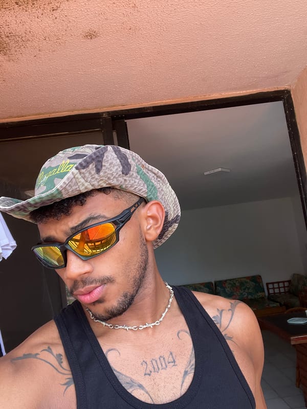 Selfie session documented in Porlamar, Venezuela during morning hours