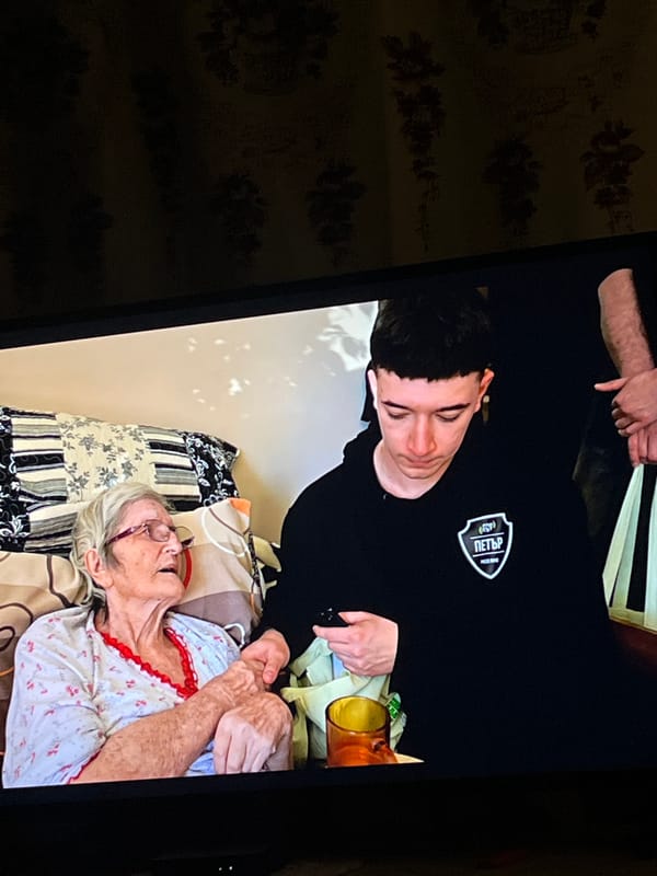 Man Named Petyr Assists Elderly Woman in Televised Care Moment