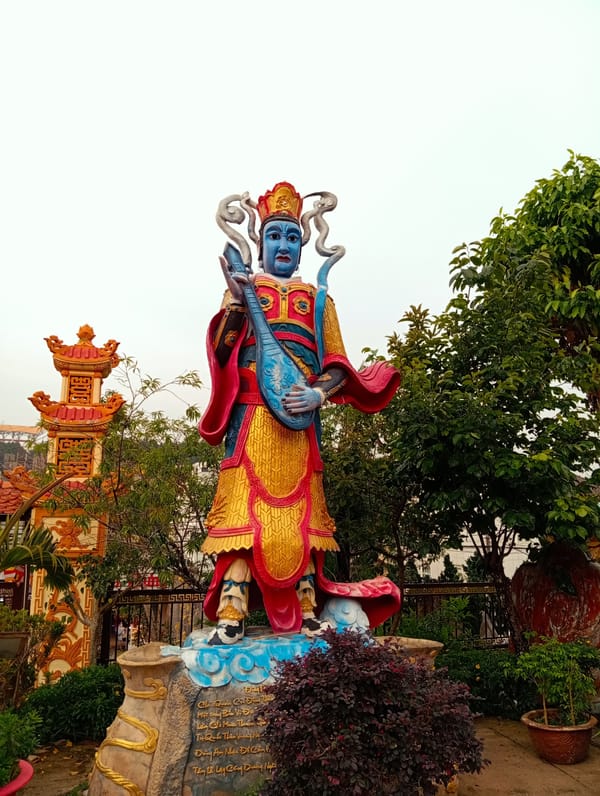 Visitor captures Buddhist temple statuary at Đà Lạt pagoda