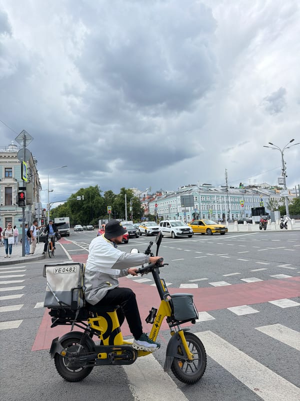 Moscow morning: streets, shops, and oversized bulldog sculptures