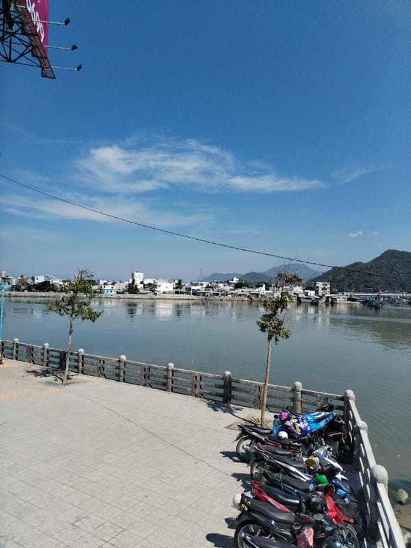 Early morning documentation of everyday urban life in Nha Trang