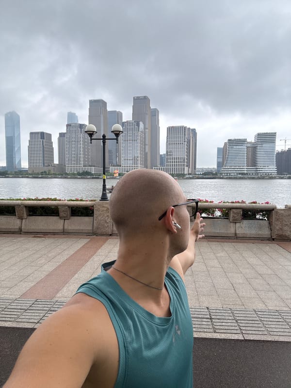 Rainy morning stroll along Haizhu's Pearl River promenade