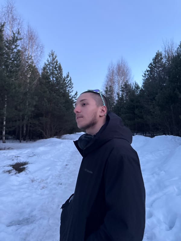 Winter photo session captured in snowy Chaikovsky, Russia