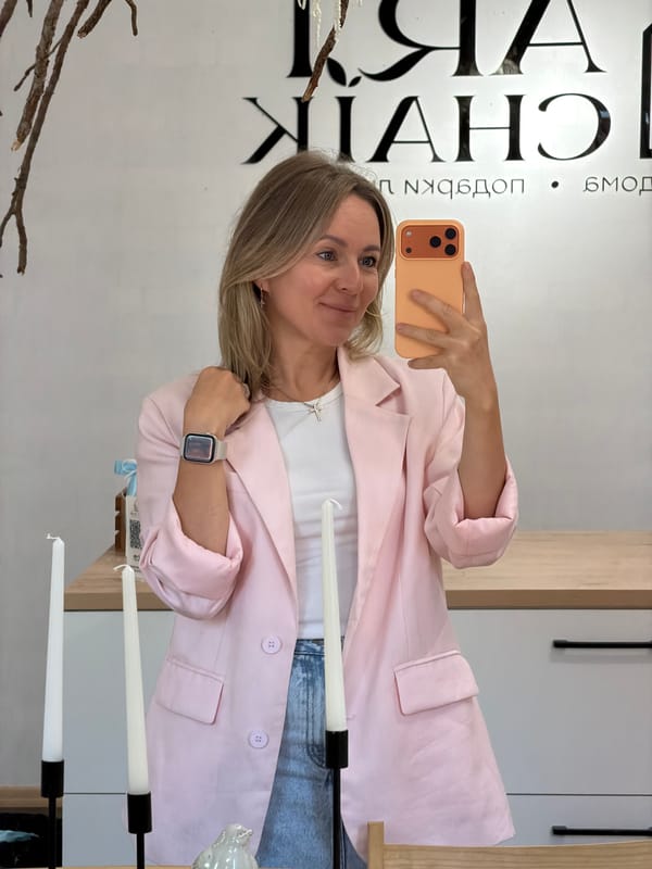 Mirror selfies and a gym visit in Chaikovsky, Russia
