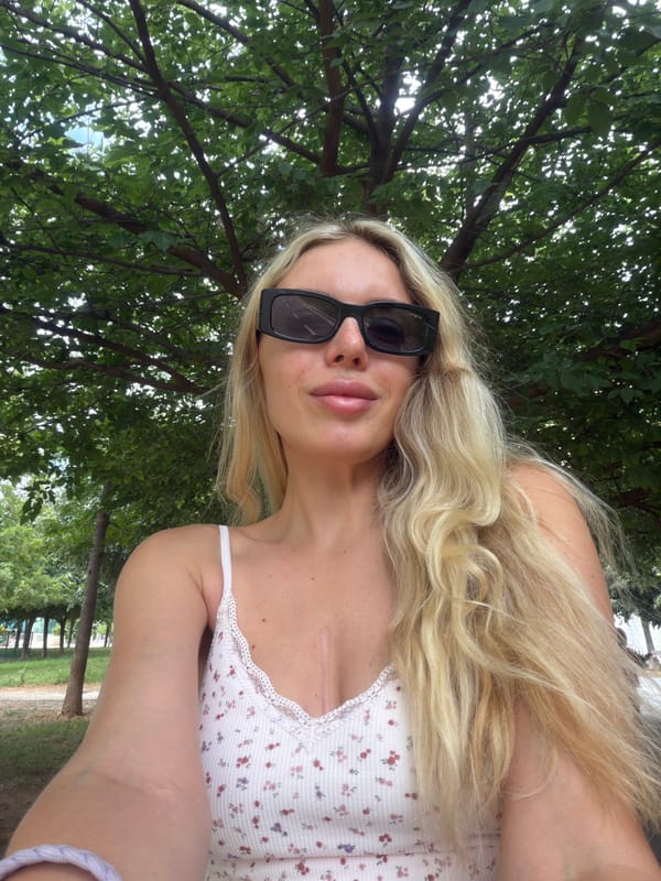 Outdoor selfie under green tree canopy in suburban Valencia