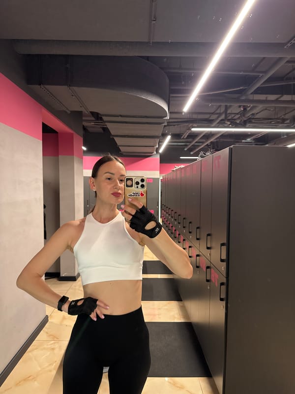 Woman documents workout routine at Sochi gym
