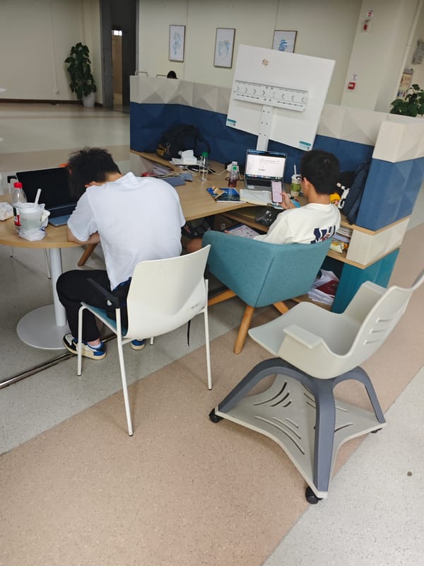 Early morning life documented across Chongqing High-tech Zone