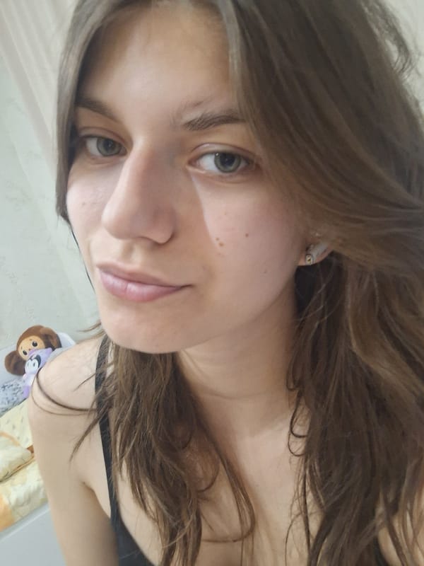 Woman documents quiet afternoon with cat and cake in Bulgaria