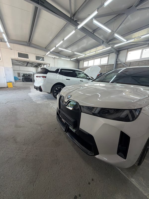 BMW Electric SUVs Spotted in Burgas Garage Workshop