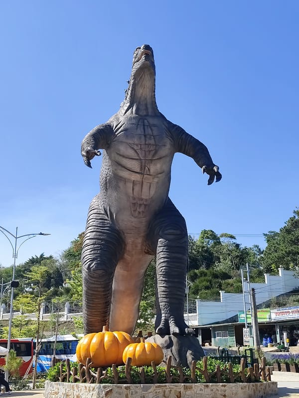 Large dinosaur statue spotted at Langfarm complex Đà Lạt
