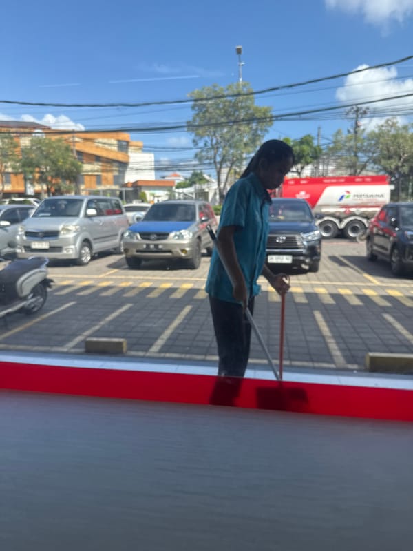 Coffee, parked cars, and a quiet Kuta street scene