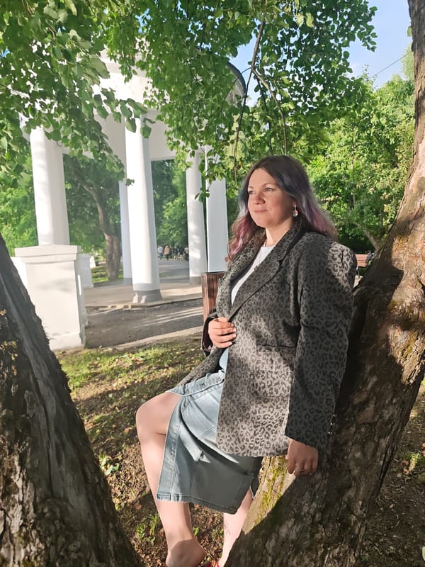 Leopard-print blazer and denim in a Dubna park