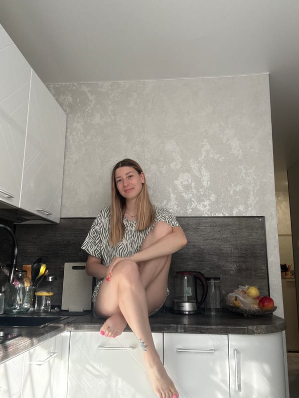 Lazy sunny morning at home with a kitten in Moscow