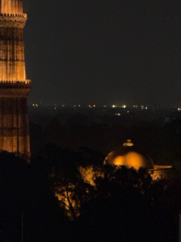 Delhi residents document Qutub Minar and daily life moments