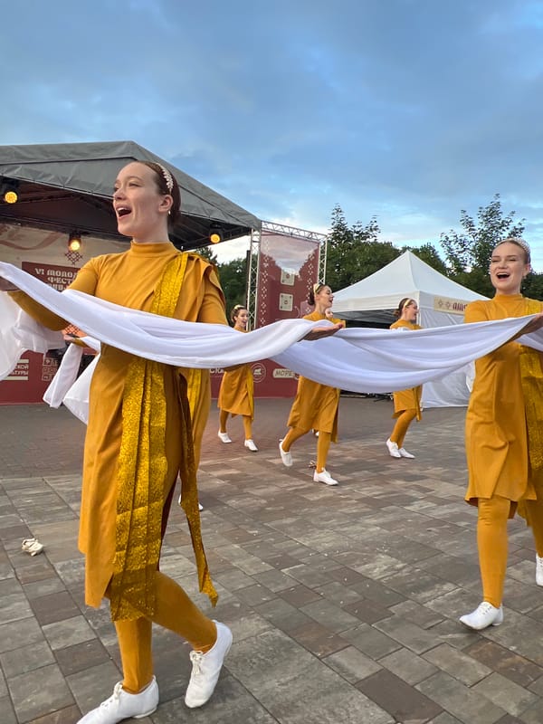 Outdoor variety show with dancers and live vocals in Saint Petersburg